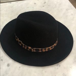 Black Felt Hat with Leopard ribbon